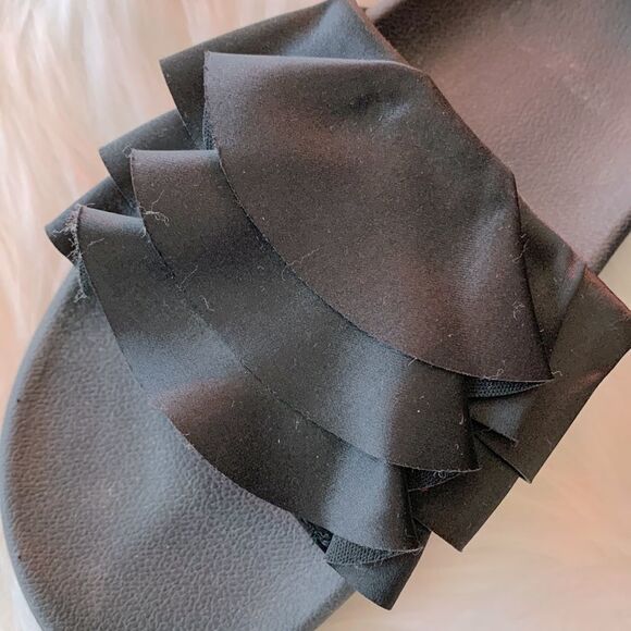 Report Satin Frills Over Slides - Picture 2 of 5